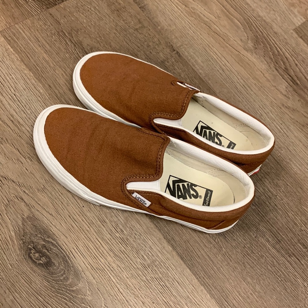 Men’s Customs Vans